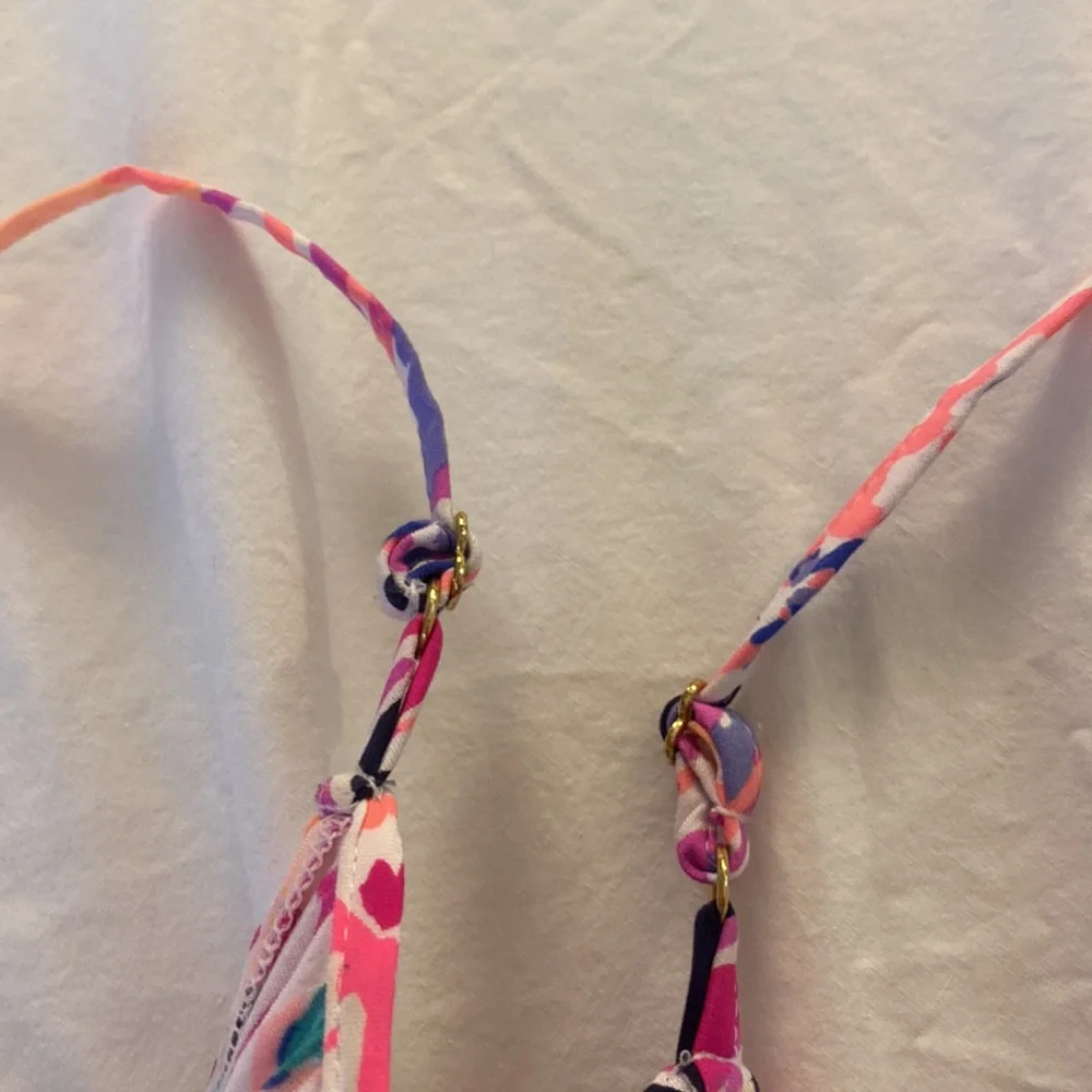 Lilly Pulitzer Alanna Top Cold Shoulder size medium EUC - Hard to find - Picture 12 of 12
